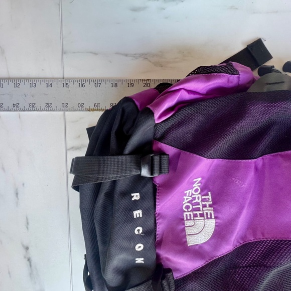 The North Face Recon Backpack hard to find Purple/Great Condition**minor flaw** - Picture 9 of 11